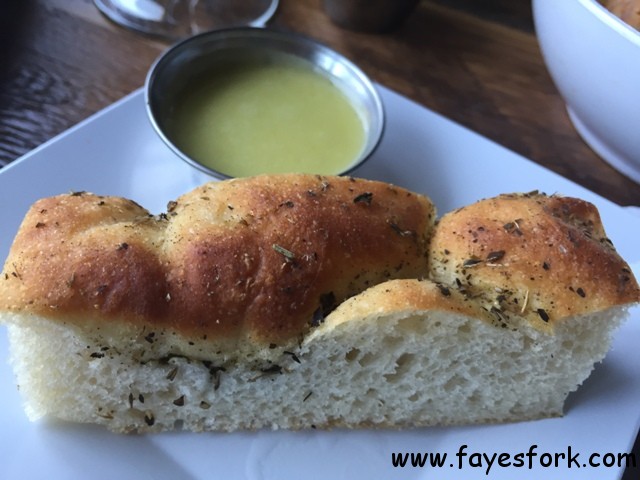 FOCCACCIA BREAD & SCALLION DIPPING SAUCE